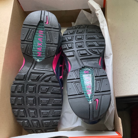 Nike Tennis - Picture 3 of 3